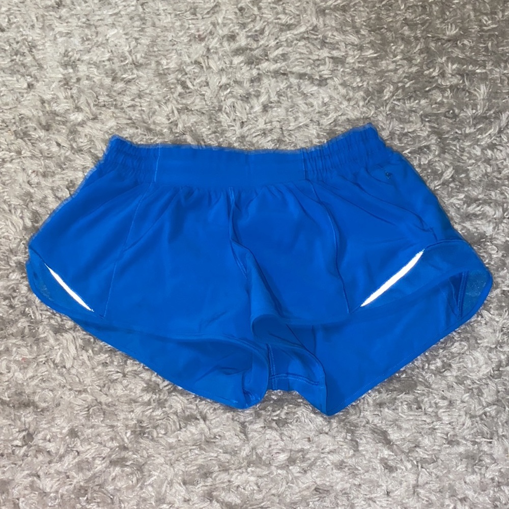 Lululemon Poolside Hotty Hot Shorts 2.5 inch Size 6